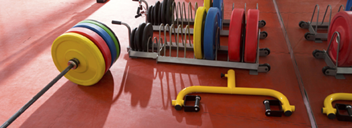Vloeren in sport- of fitnessruimtes voorzien van onderhoudsvriendelijke beschermlaag